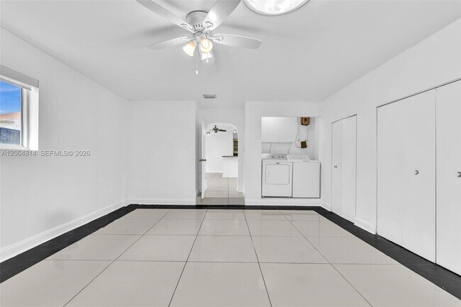 Building Photo - 616 NE 195th St