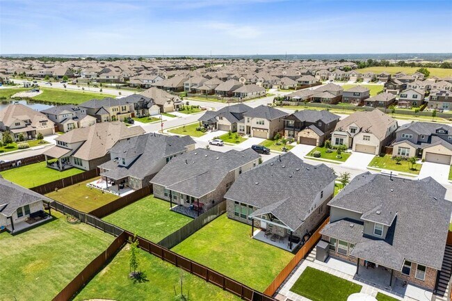 Building Photo - 112 Allora Pl