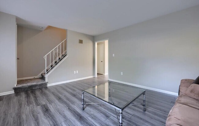 Building Photo - 131 Highview Dr