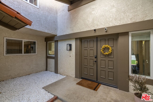 Building Photo - 683 Triunfo Canyon Rd
