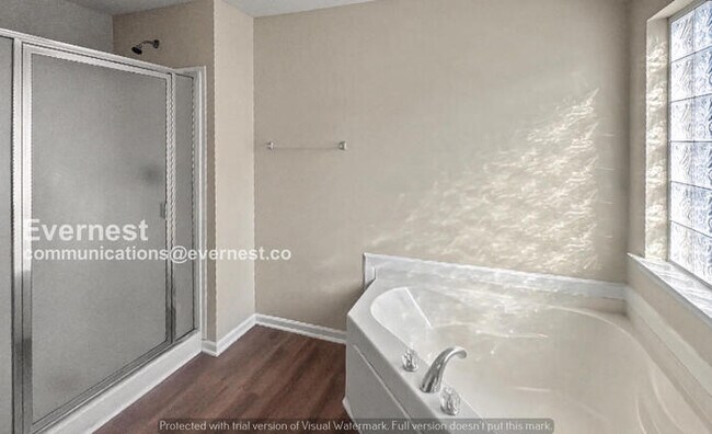 Building Photo - 3 Bed/2 Bath Home with Garage / Pet-Friendly / Vouchers Accepted / Available Now!