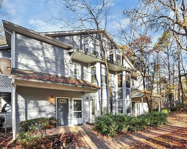 Building Photo - Updated First Floor 2BD/2BA Condo in Forest Ridge!