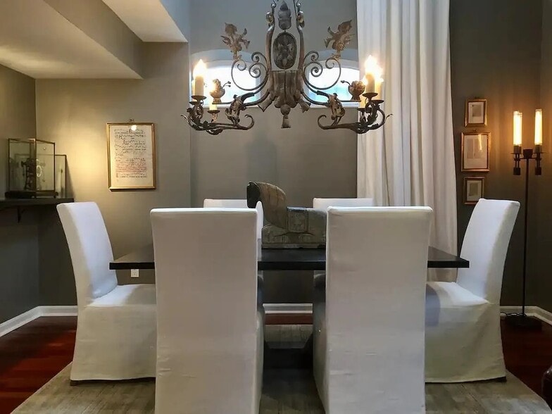 Dining Area - 2051 Park Ave