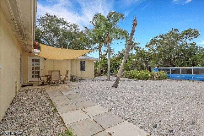 Building Photo - 2772 Riverview Dr