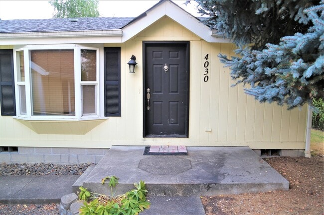 Building Photo - 3 Bed 2 Bath Home Some Utilities Included