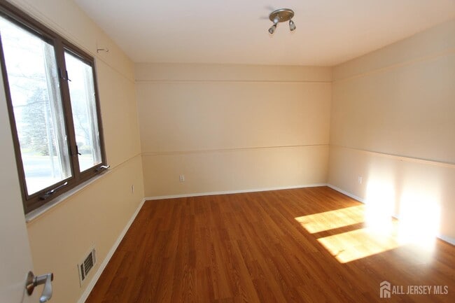 Building Photo - 138 Leah Ct