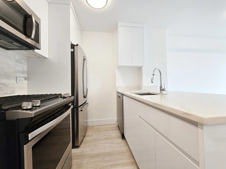 Building Photo - 1735 York Ave