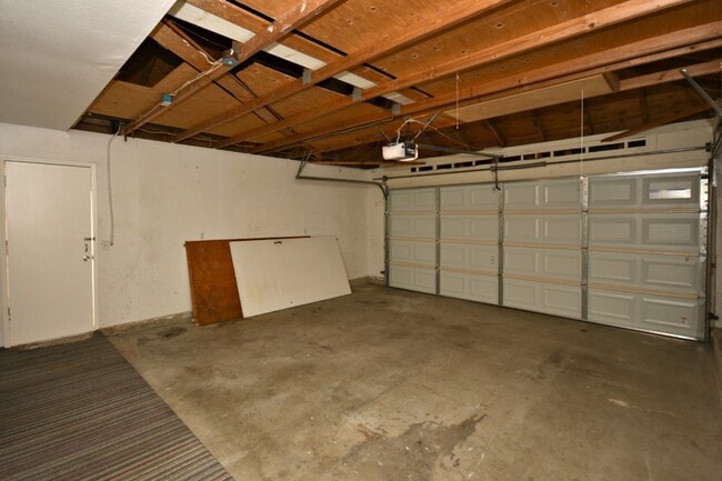 Building Photo - Updated 2Bed, 2Bath Home in Vista!