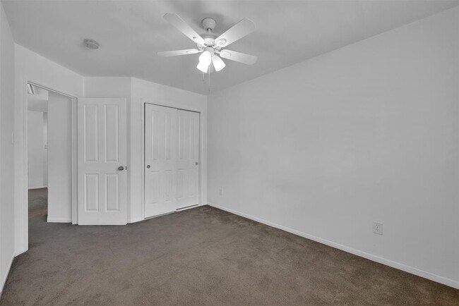 Building Photo - 7 E Gaslight Pl