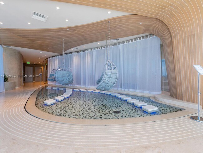 Building Photo - 1000 Brickell Plaza