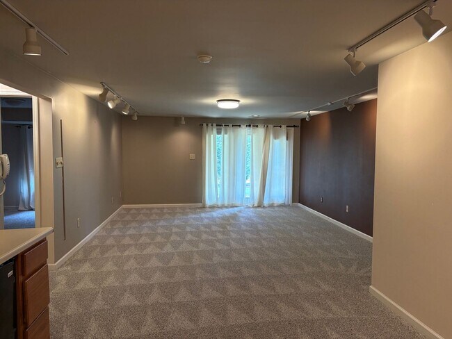 Building Photo - 1716 Highview Cir Ct