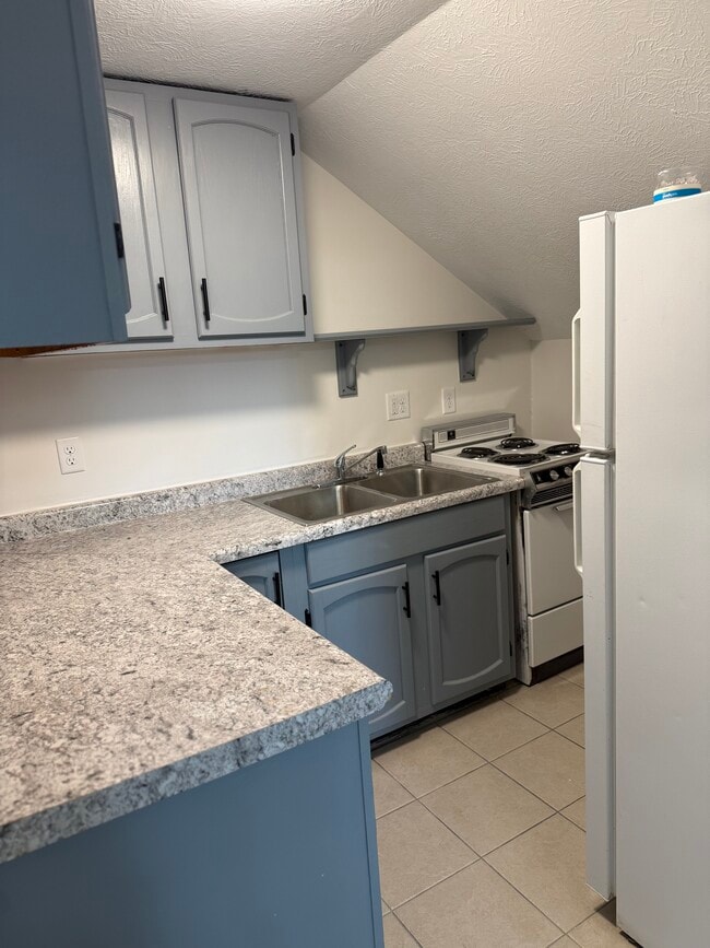 Building Photo - 712 Elizabeth St