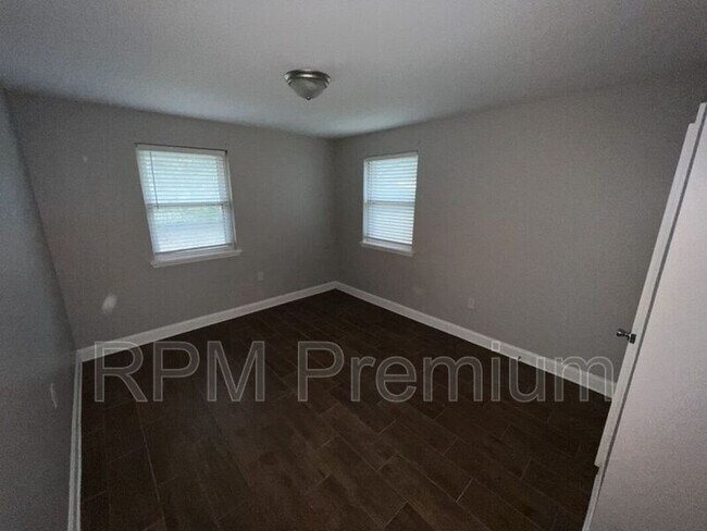 Building Photo - 4922 Sunnybrook Dr