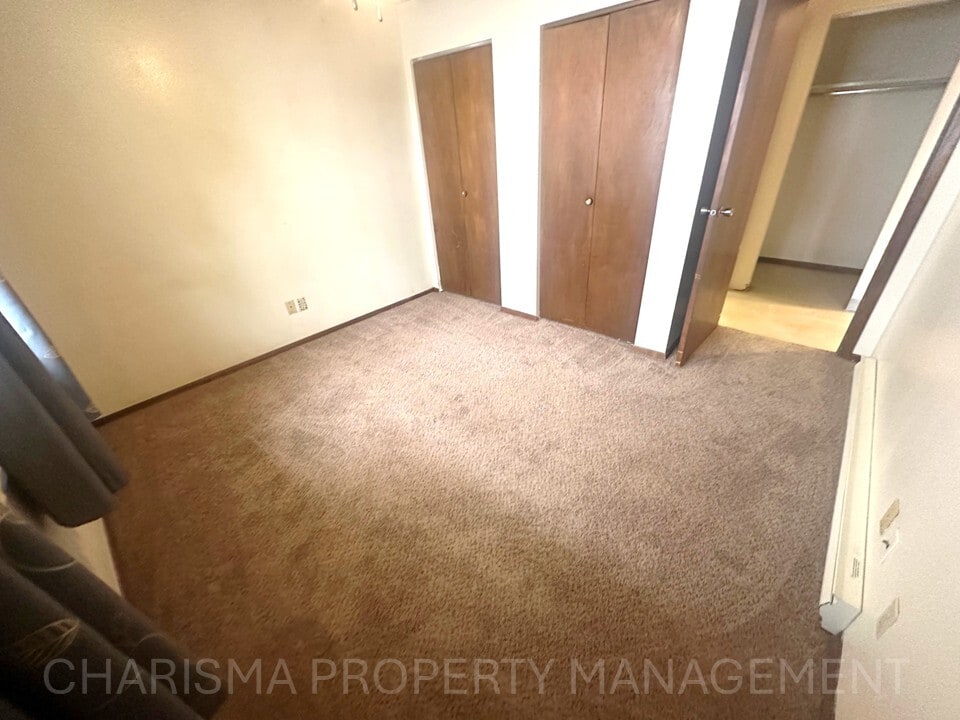 Building Photo - 513 N Main Ave