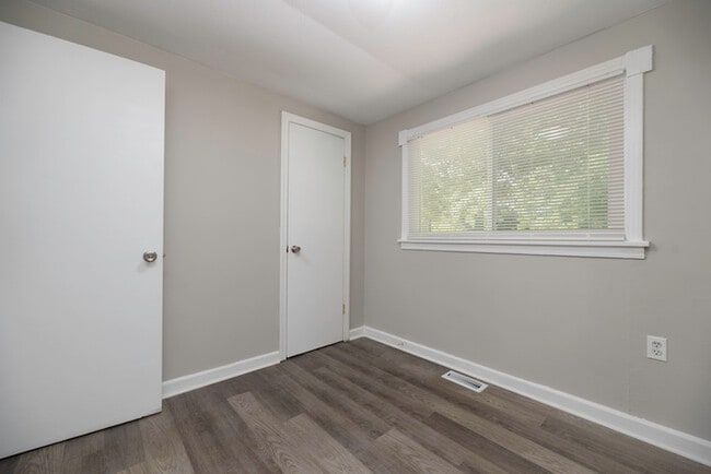 Building Photo - 210 Balfour Dr