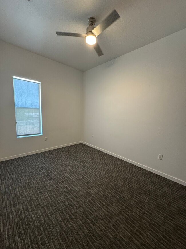 Building Photo - LUXURY CONDO IN DOWNTOWN PHOENIX