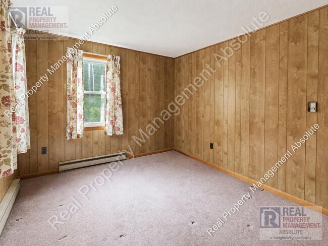 Building Photo - 324 Mammoth Rd