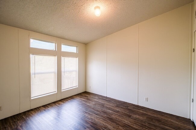 Building Photo - 3bed/2bath Mobile Home Available in Noble ...