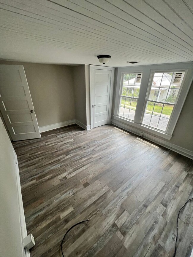 Building Photo - Spacious 4 Bedroom House in Wilson *MOVE I...