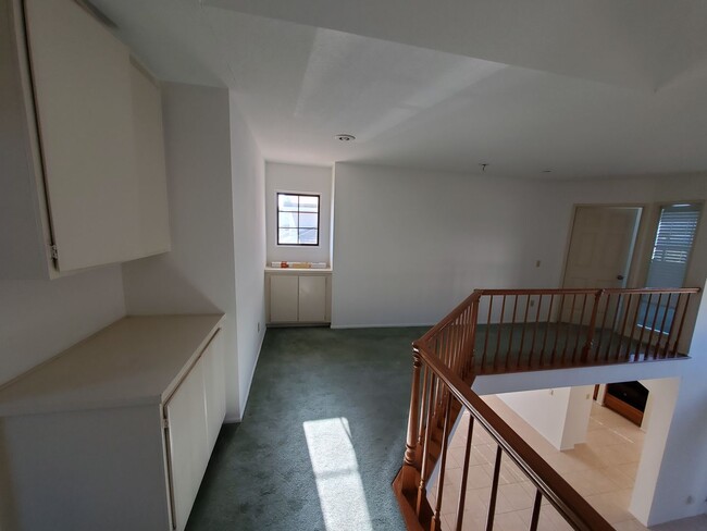 Building Photo - Beautiful Woodbridge/Lakeside Home for Lease!