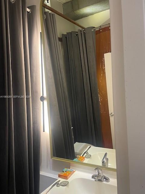 Building Photo - 1000 West Ave