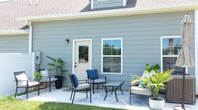 Building Photo - 1/2 OFF 1ST MONTH...BRAND NEW Townhome in Shelbyville...AVAILABLE NOW!