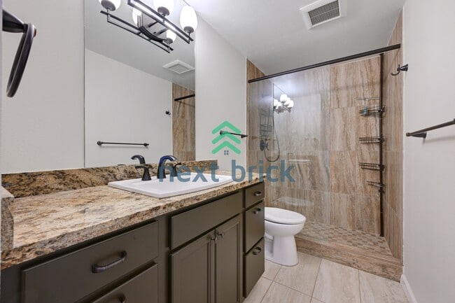 Building Photo - Charming 1.5-Bedroom Unit in Convenient Burien Location