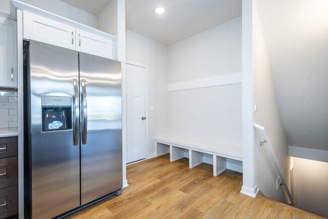 Building Photo - Stunning New Built 5 Bed Duplex!