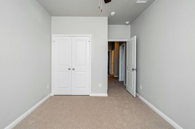 Building Photo - 4089 Cross Park Dr