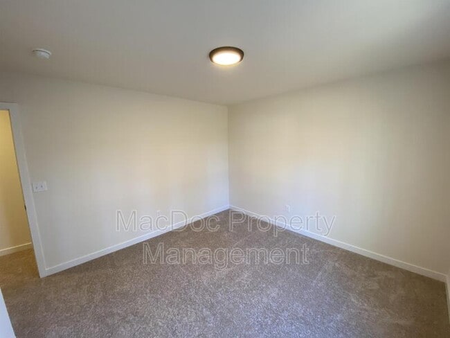 Building Photo - 170 Forest Grove Rd