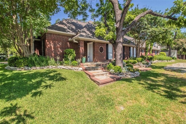 Building Photo - White Rock Highlands  4 bedrooms, 2.5 baths