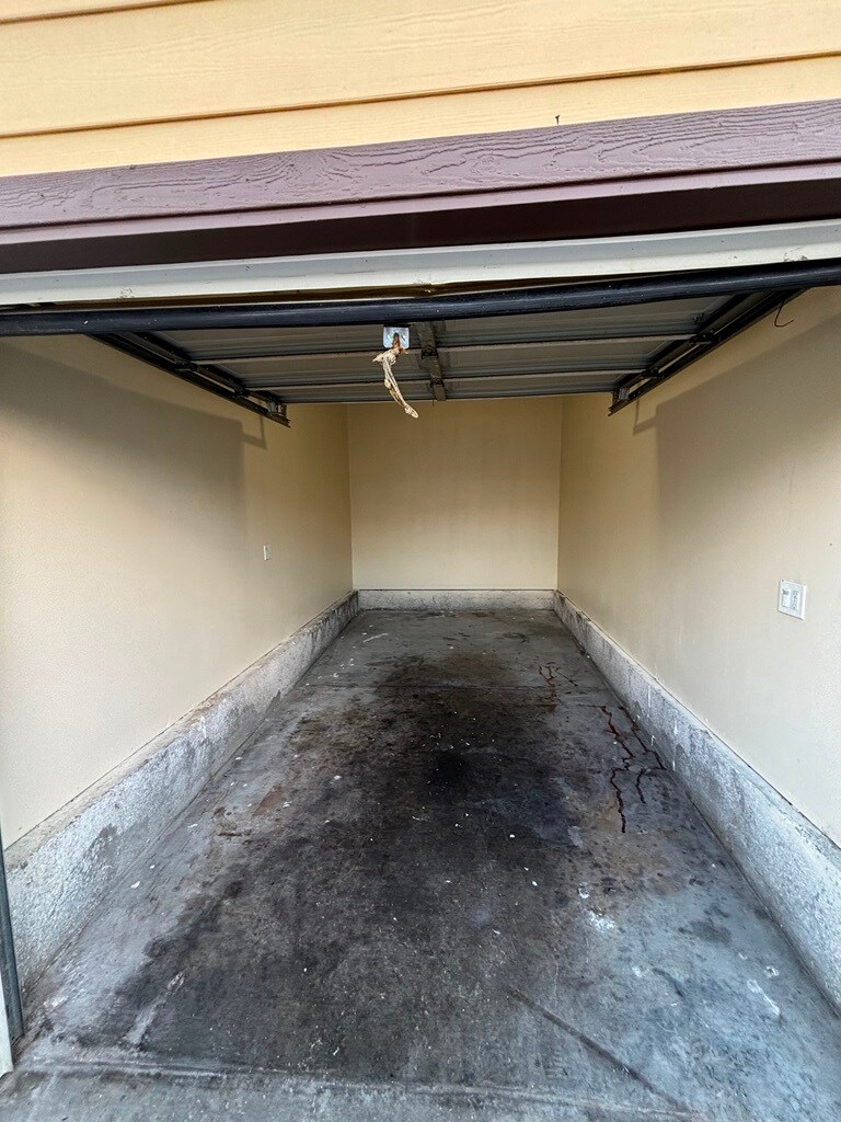 Building Photo - 206 W 105th St