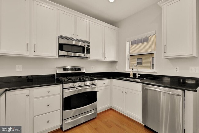Building Photo - 4333 Kennedy St