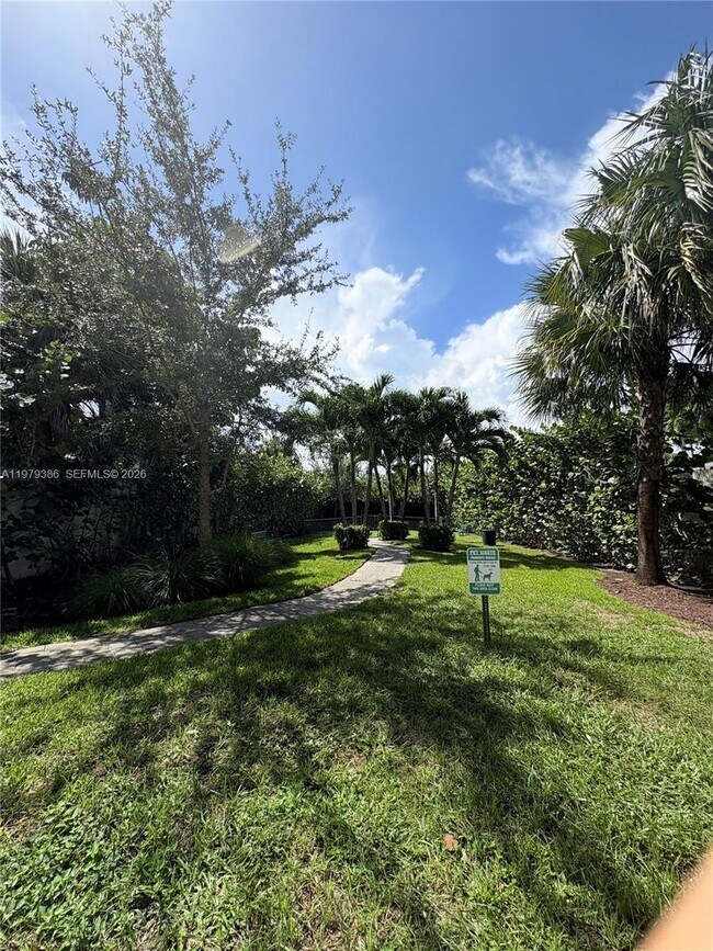 Building Photo - 1045 NE 18th Ave