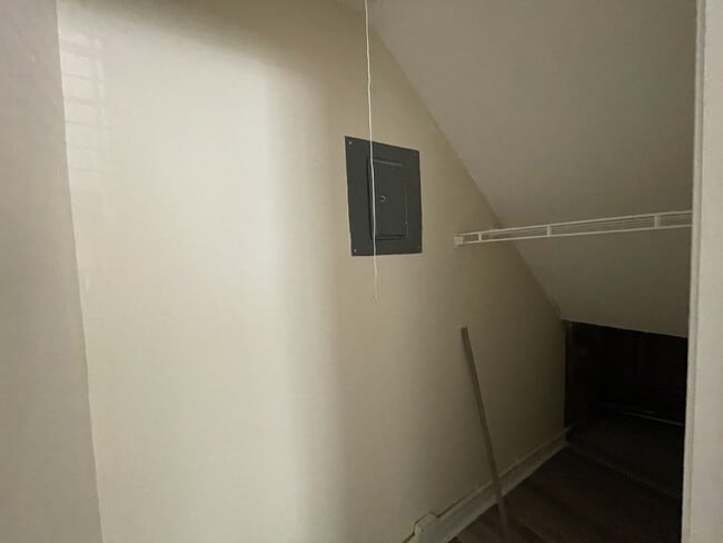 Building Photo - Town House For Rent