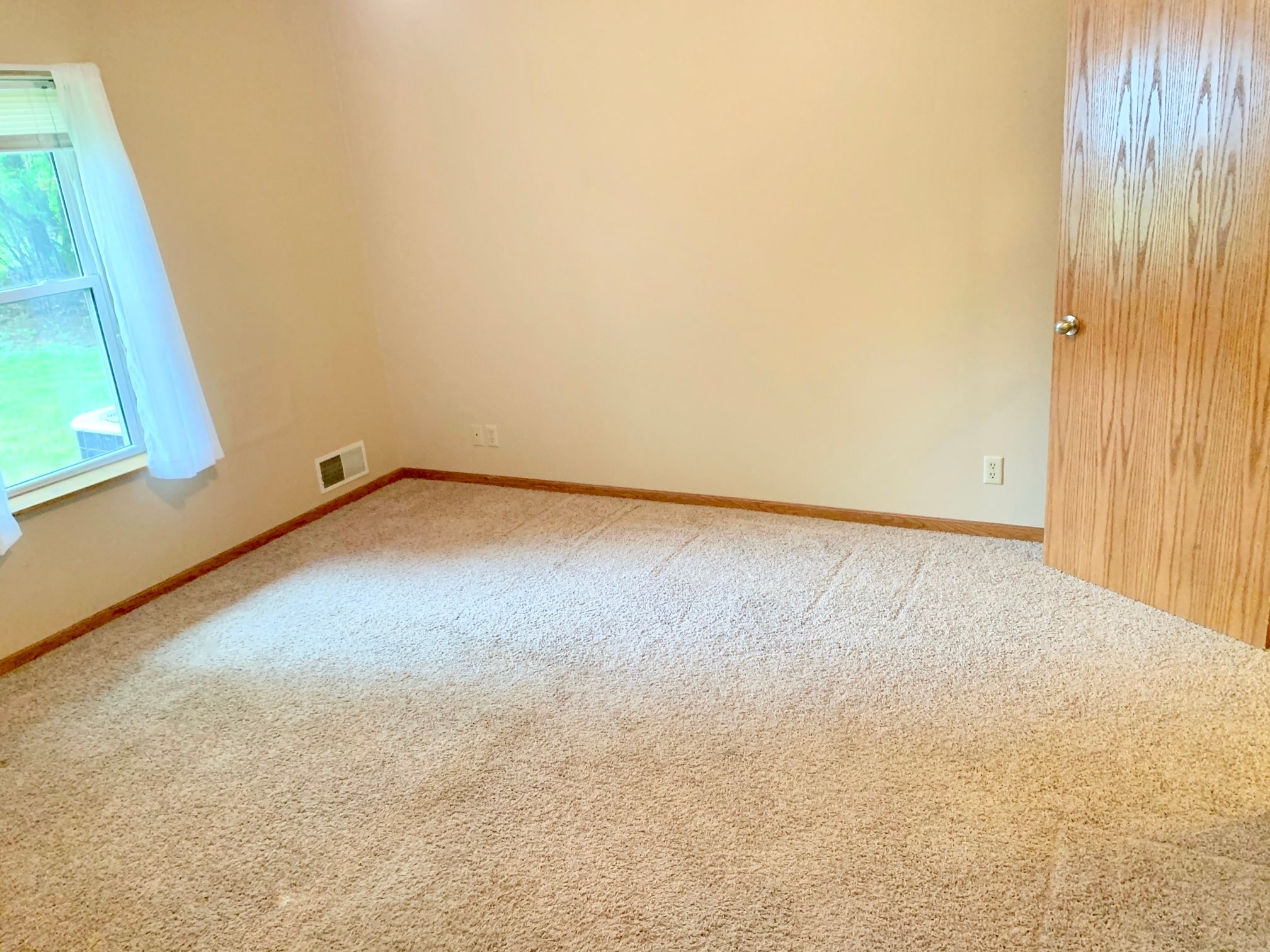 Building Photo - 2216 Melanie Ln