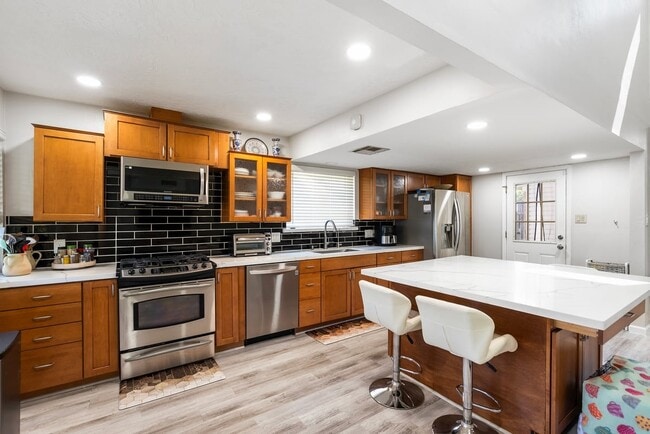 Building Photo - 14039 Utopia Dr