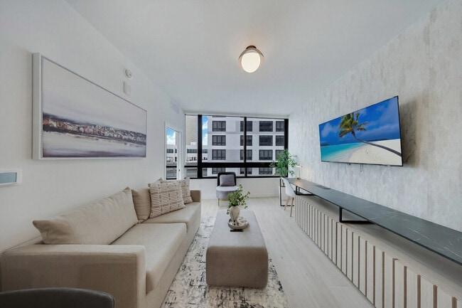 Building Photo - 225 N Miami Ave