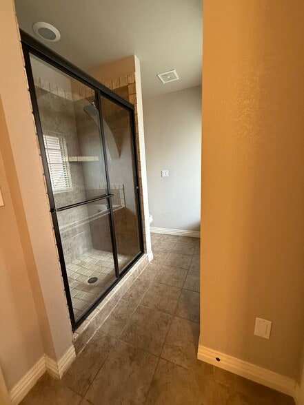 Building Photo - 6405 S 49th St