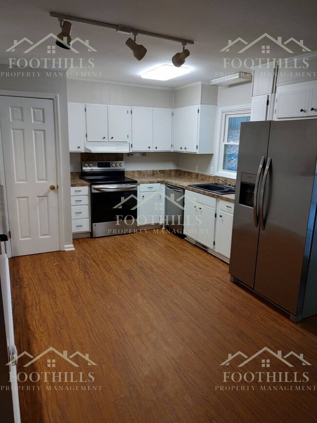 Building Photo - 3-bedroom, 2-bath home located in Pendleton