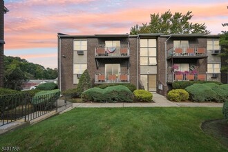 Building Photo - 421 Bloomfield Ave