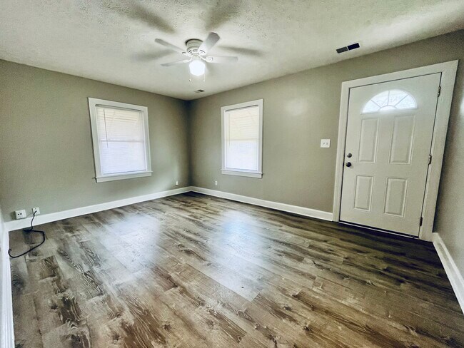 Building Photo - 4417 Sunset Ave