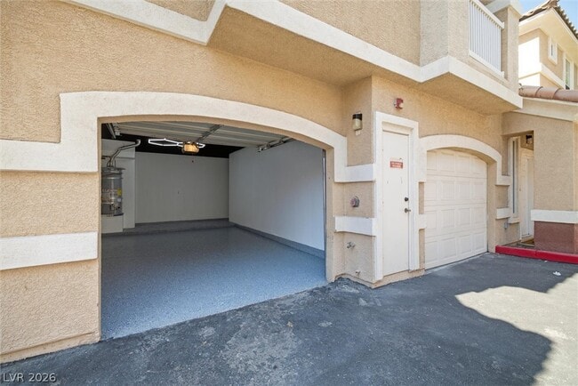 Building Photo - 5855 Valley Dr