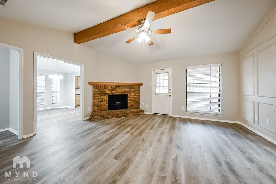 Building Photo - 701 Hillside Dr