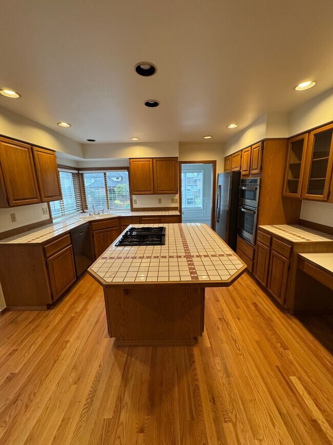 Building Photo - Gorgeous 3 Bedroom • 2.5 Bath Home Recently Remodeled and Ready for you!