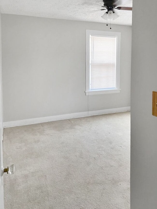 Building Photo - Sophisticated Living in The Fan: 2 Bedroom...
