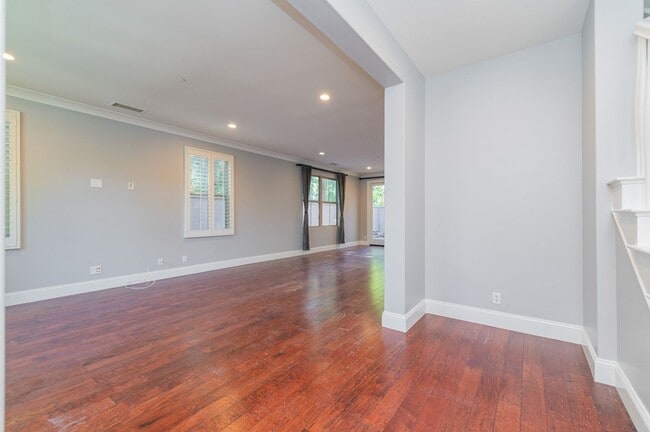 Building Photo - 3BD/2.5BA/2Garage Two Story upgraded End Unit Condo Woodbury Irvine $4800