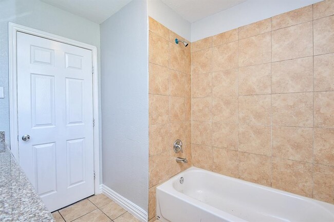 Building Photo - 455 Glenburnie Dr