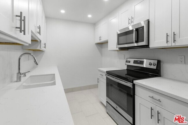 Building Photo - 1114 12th St