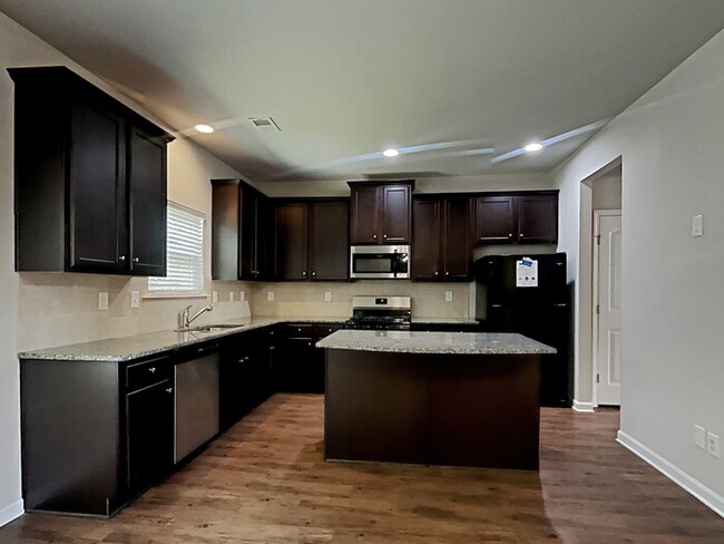Building Photo - Now Leasing! Your New Home Awaits! 4BR Bea...